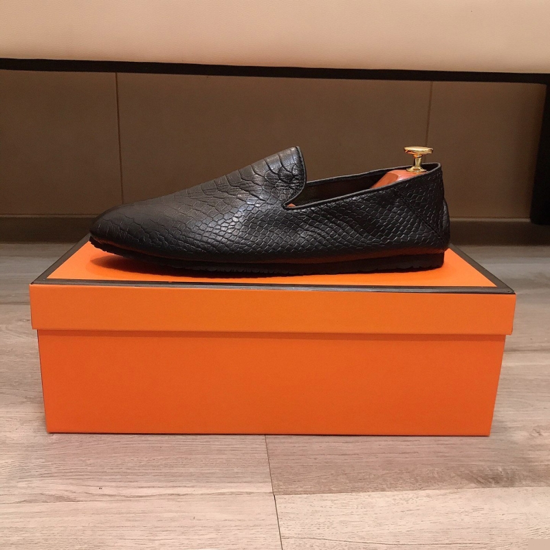 G*u*i leather shoes